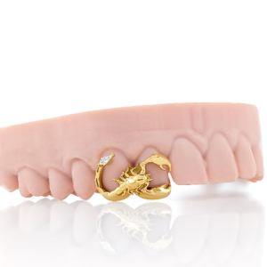 14kt Gold Scorpion Tooth